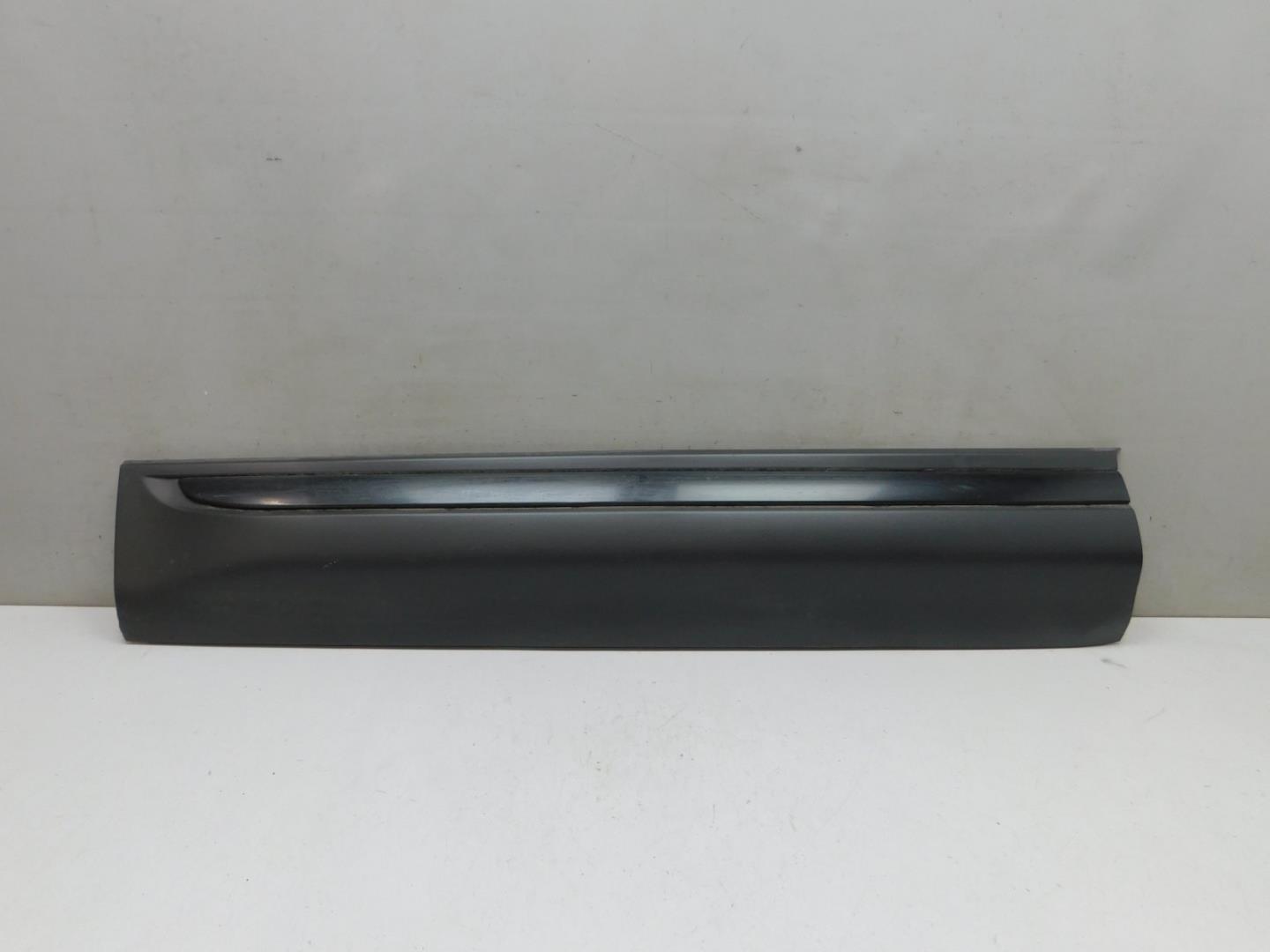 Накладка двери передней левой