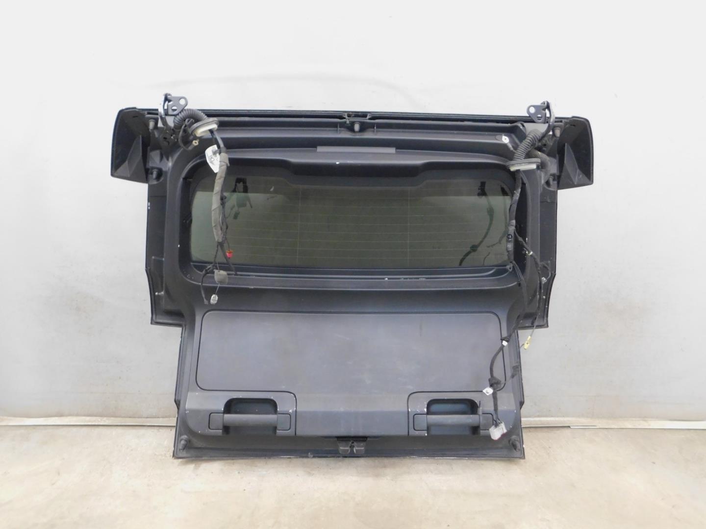 Дверь багажника