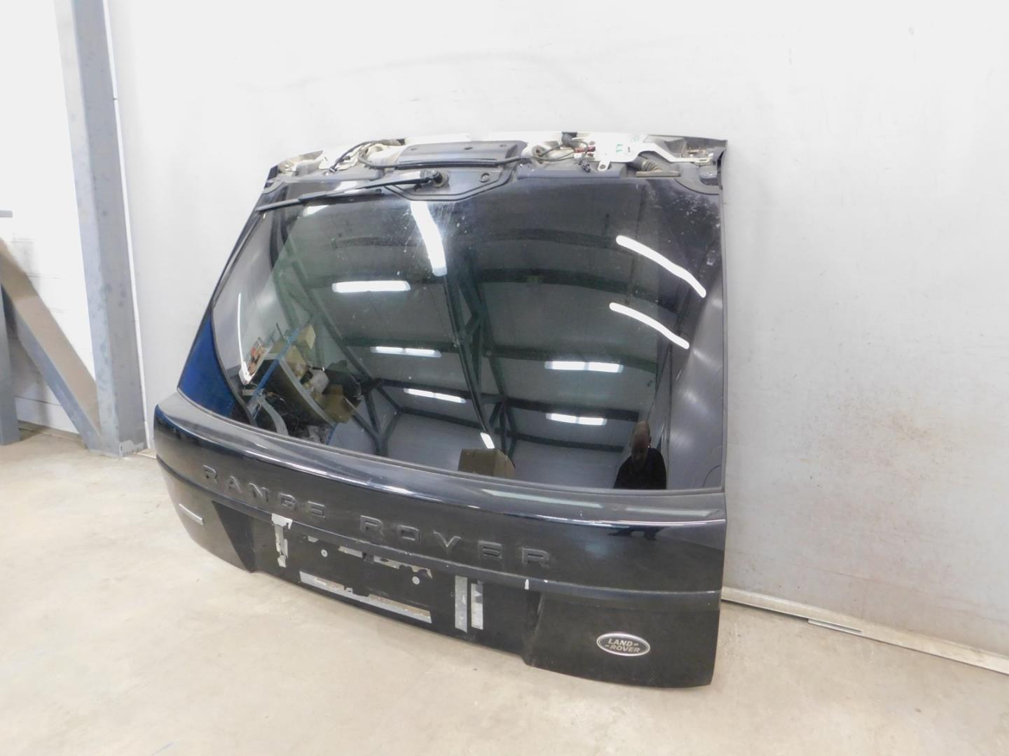 Дверь багажника