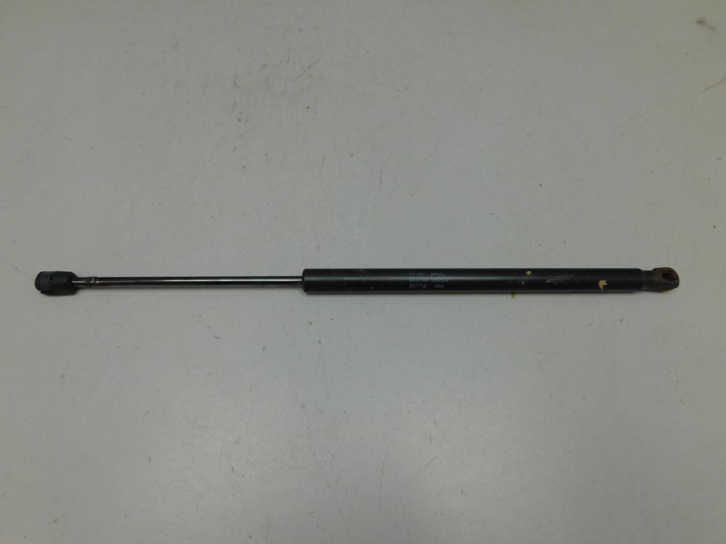 Амортизатор двери багажника