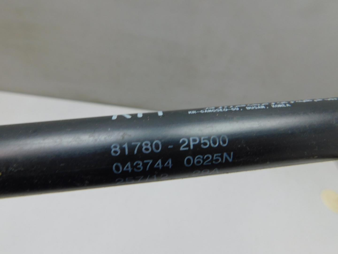 Амортизатор двери багажника