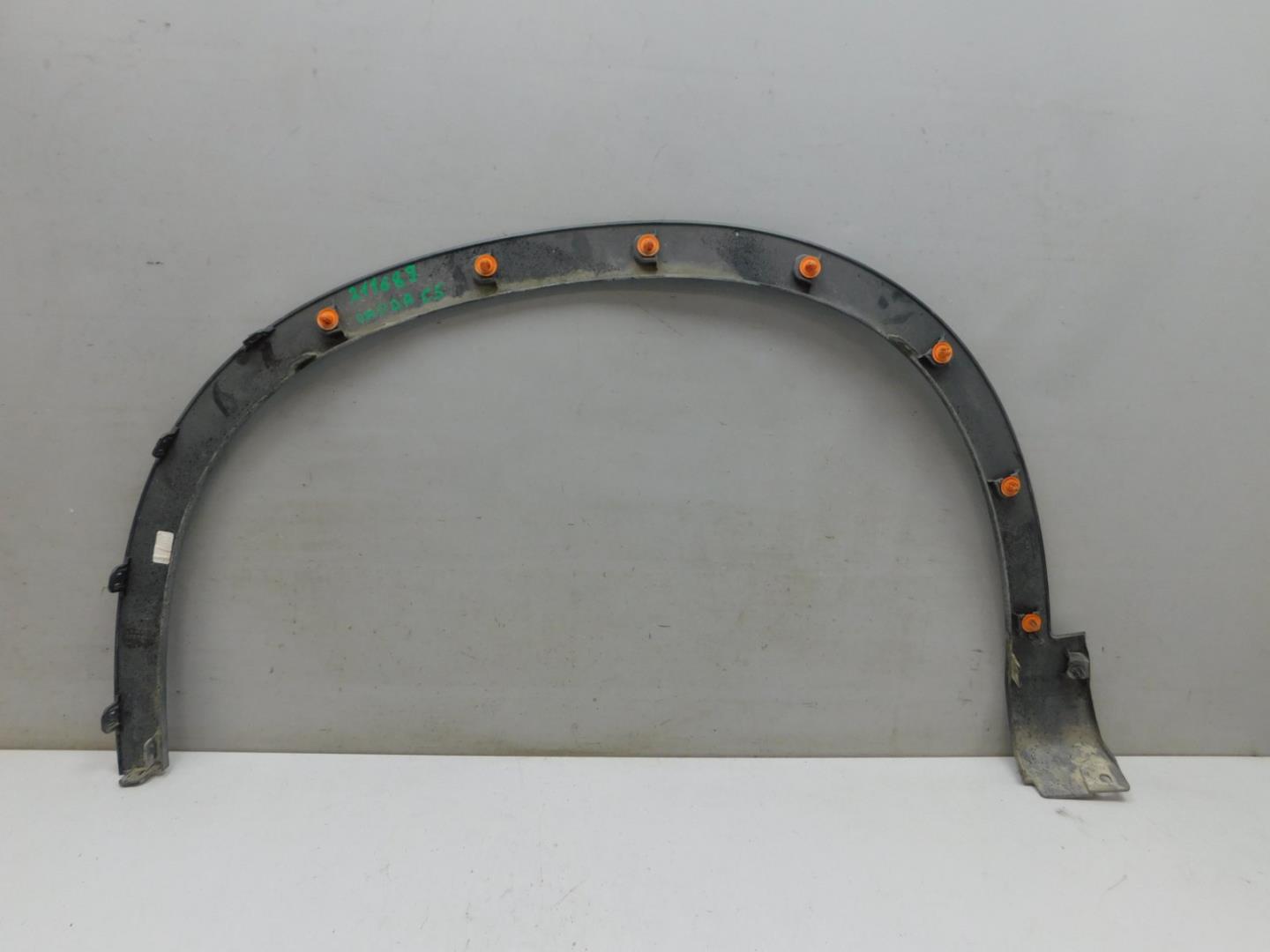 Накладка переднего крыла правого