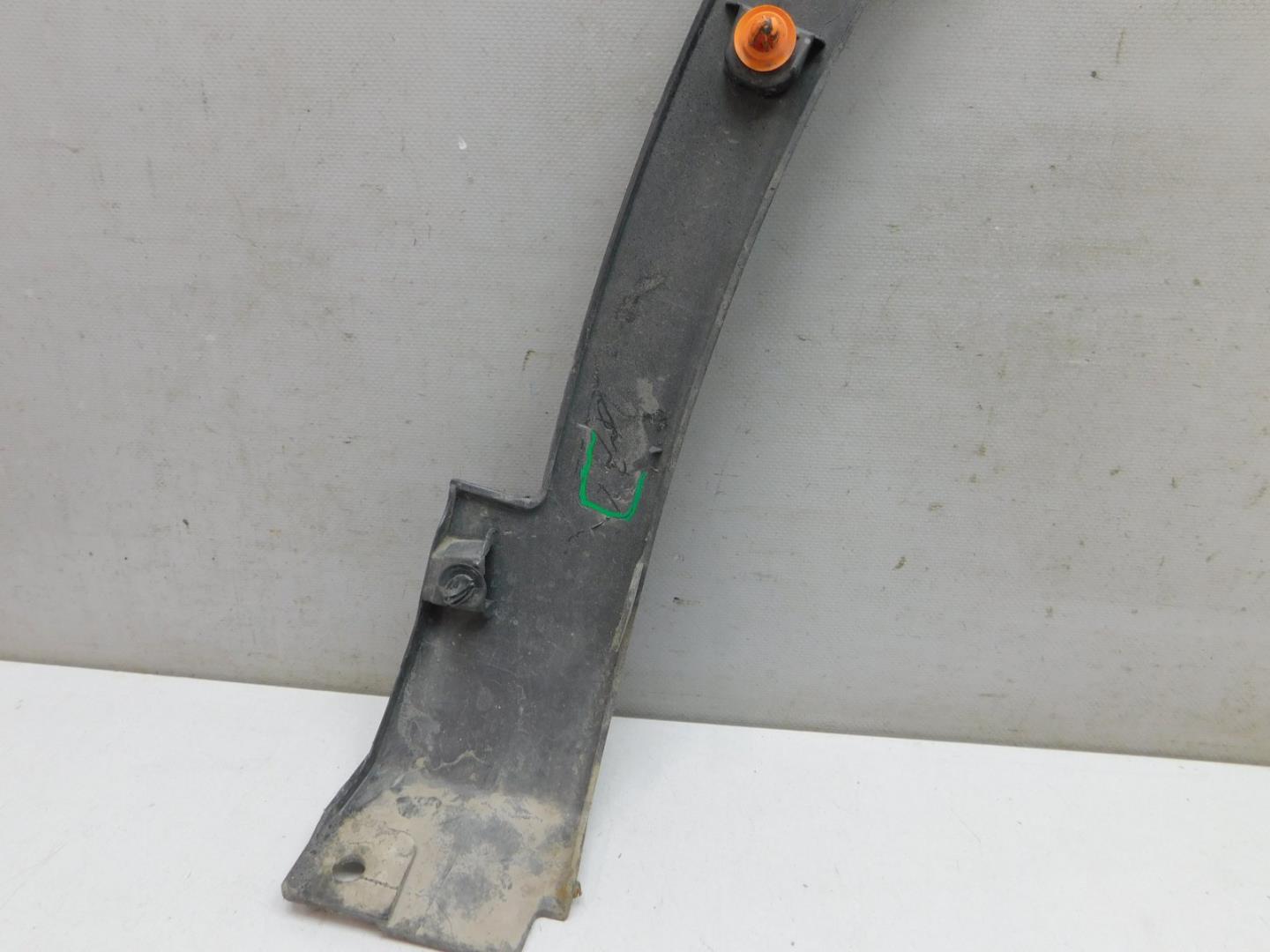 Накладка крыла переднего левого