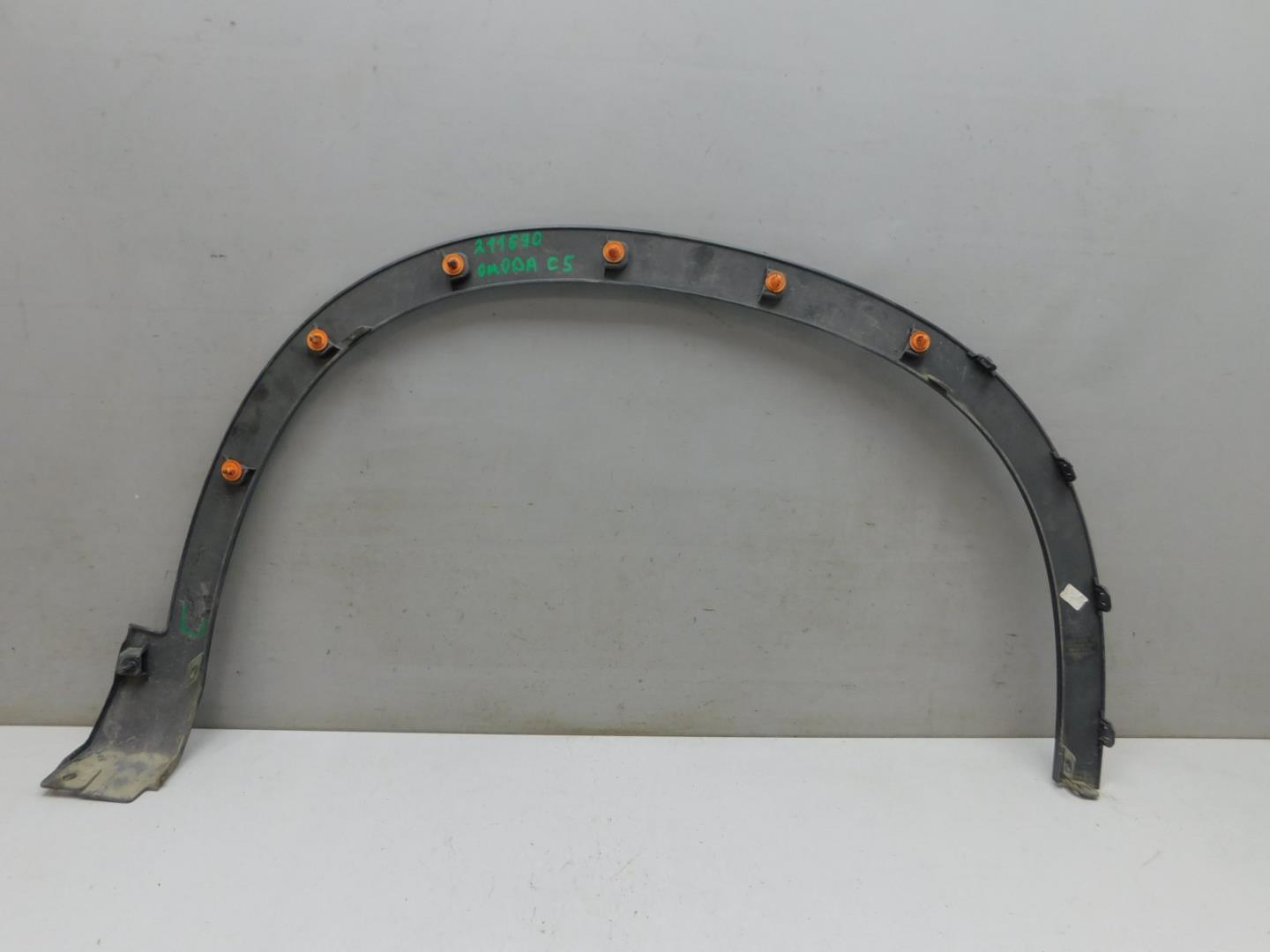 Накладка крыла переднего левого