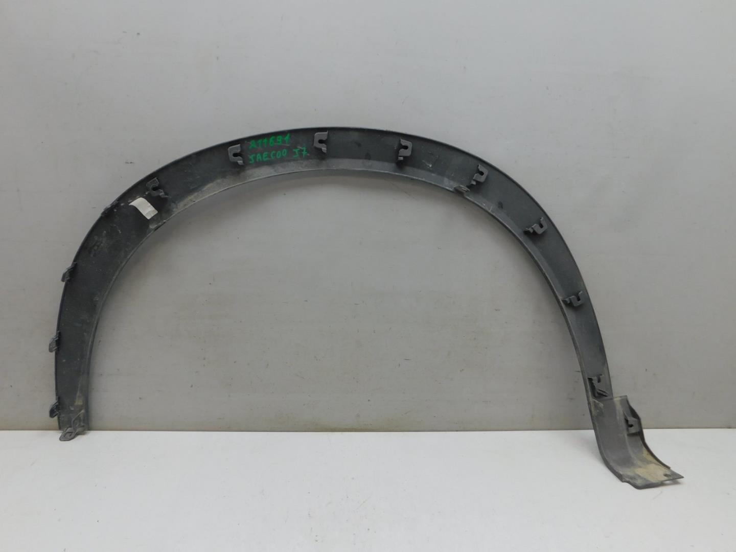 Накладка переднего крыла правого