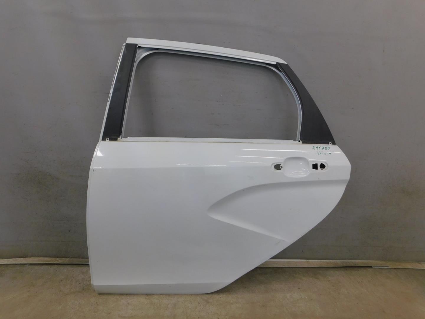 Дверь задняя левая