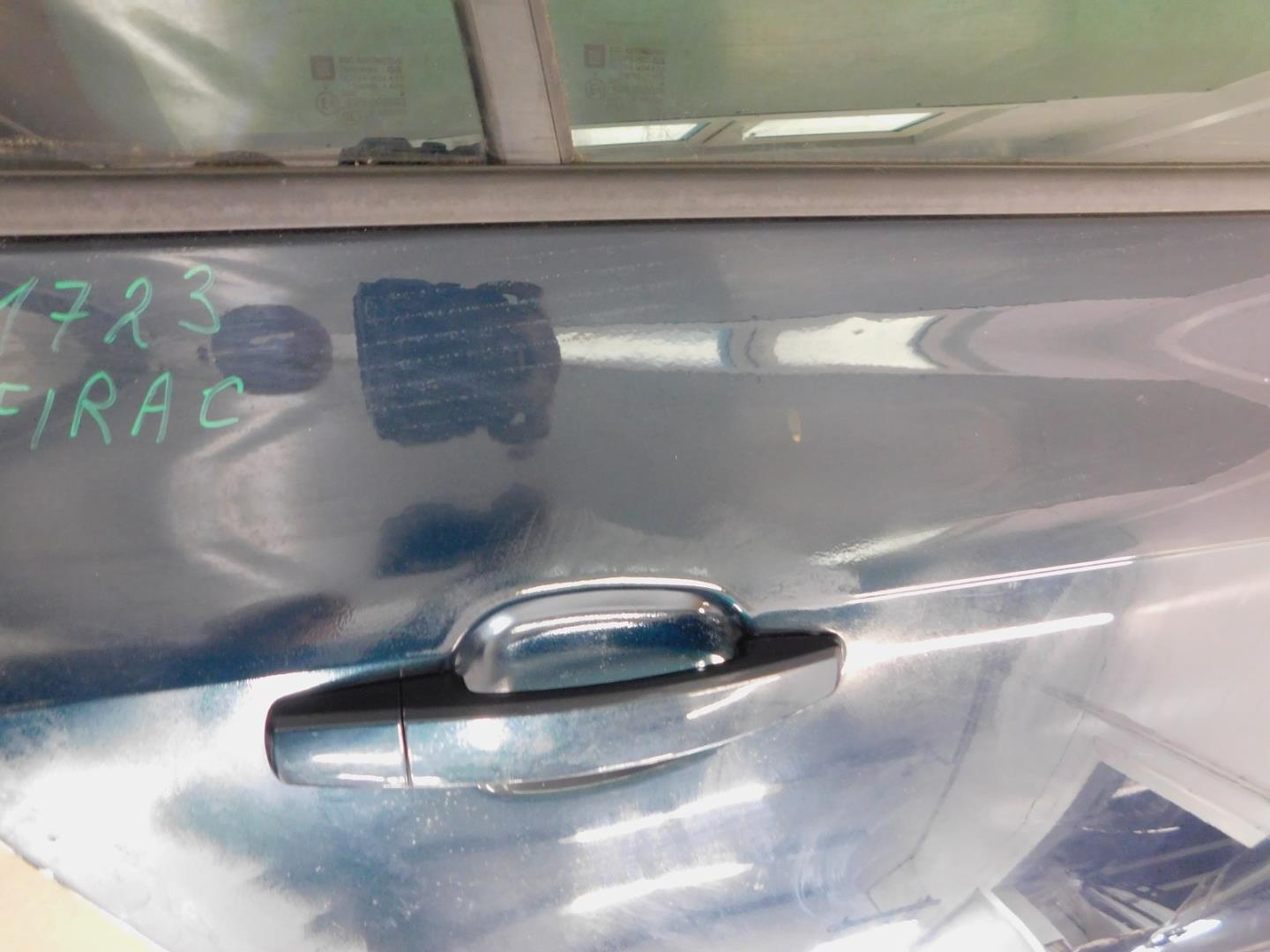 Дверь задняя правая