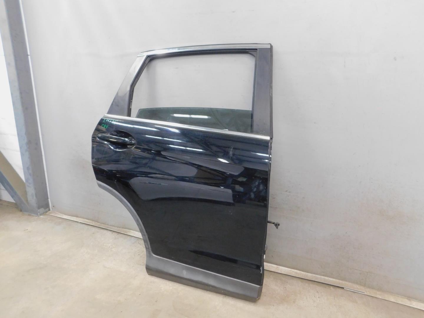 Дверь задняя правая