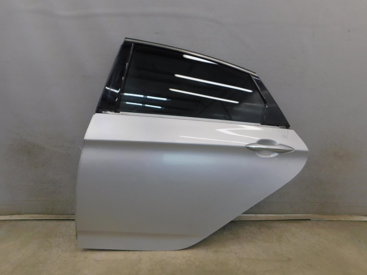 Дверь задняя левая