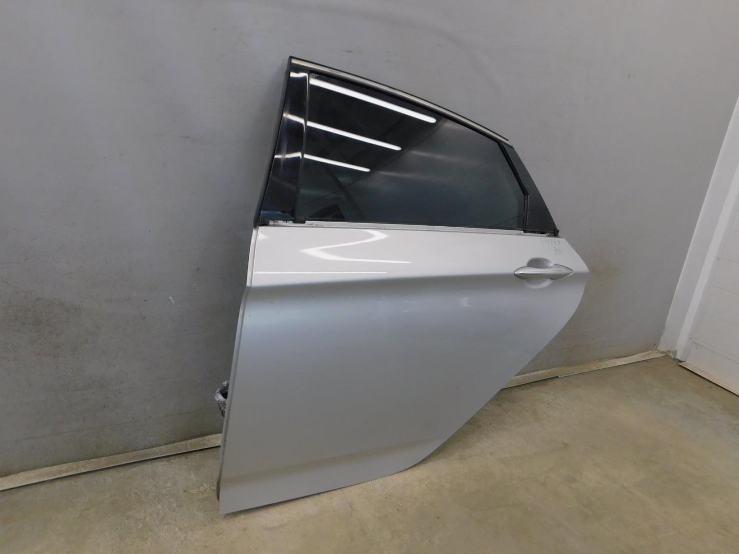 Дверь задняя левая