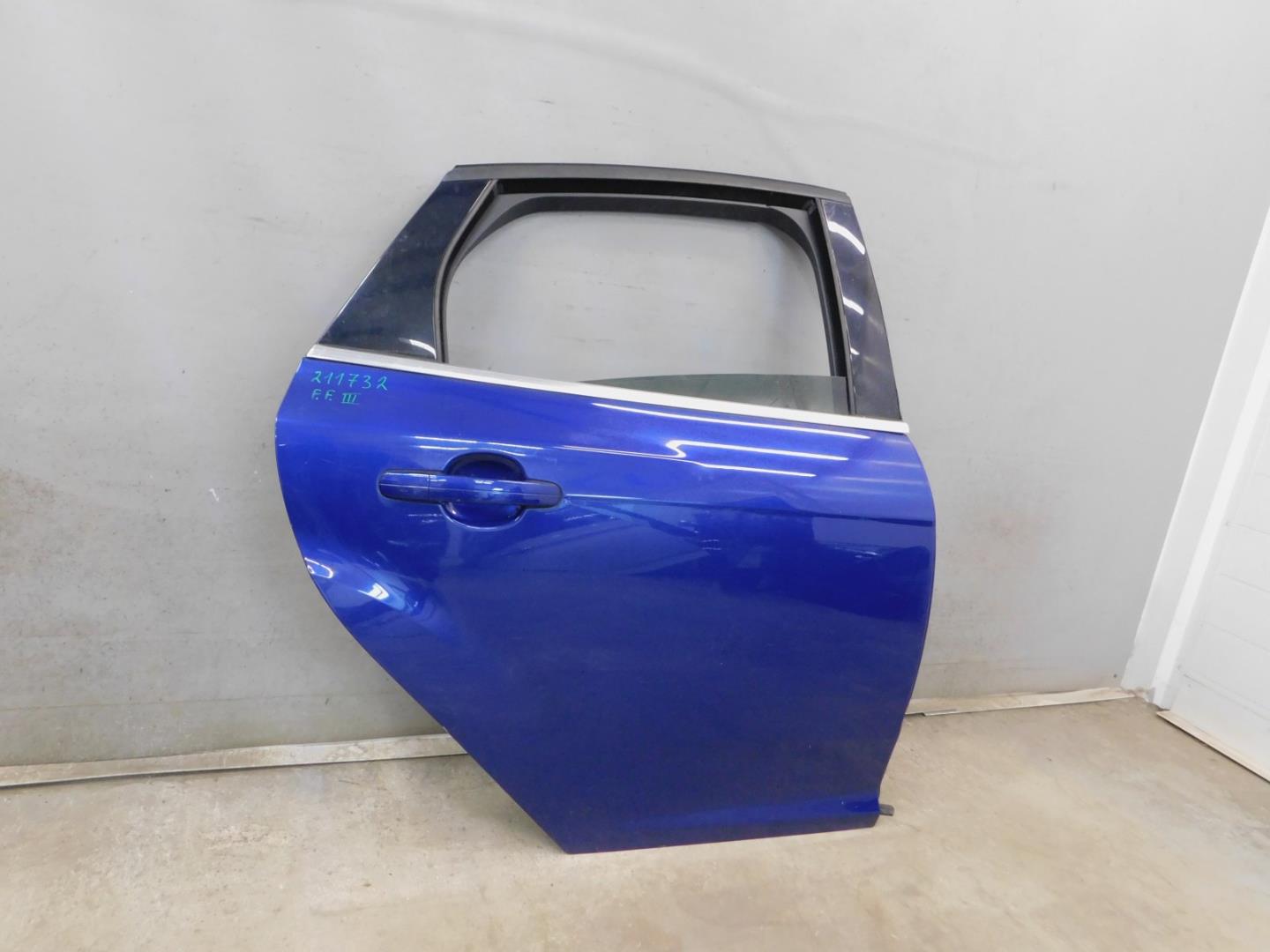 Дверь задняя правая