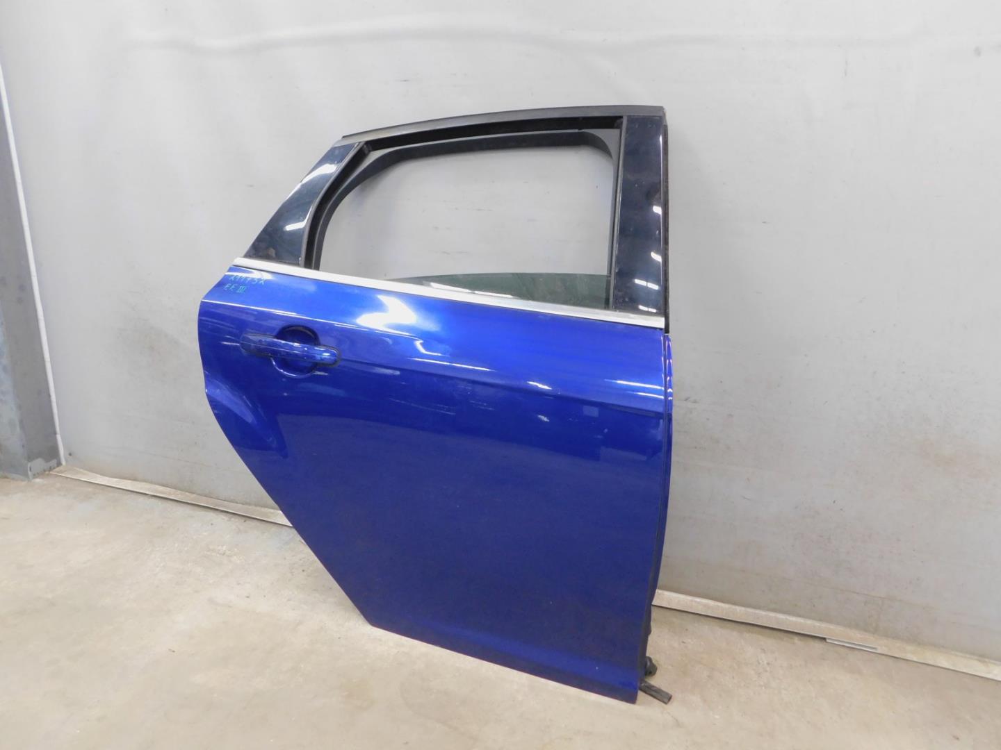 Дверь задняя правая