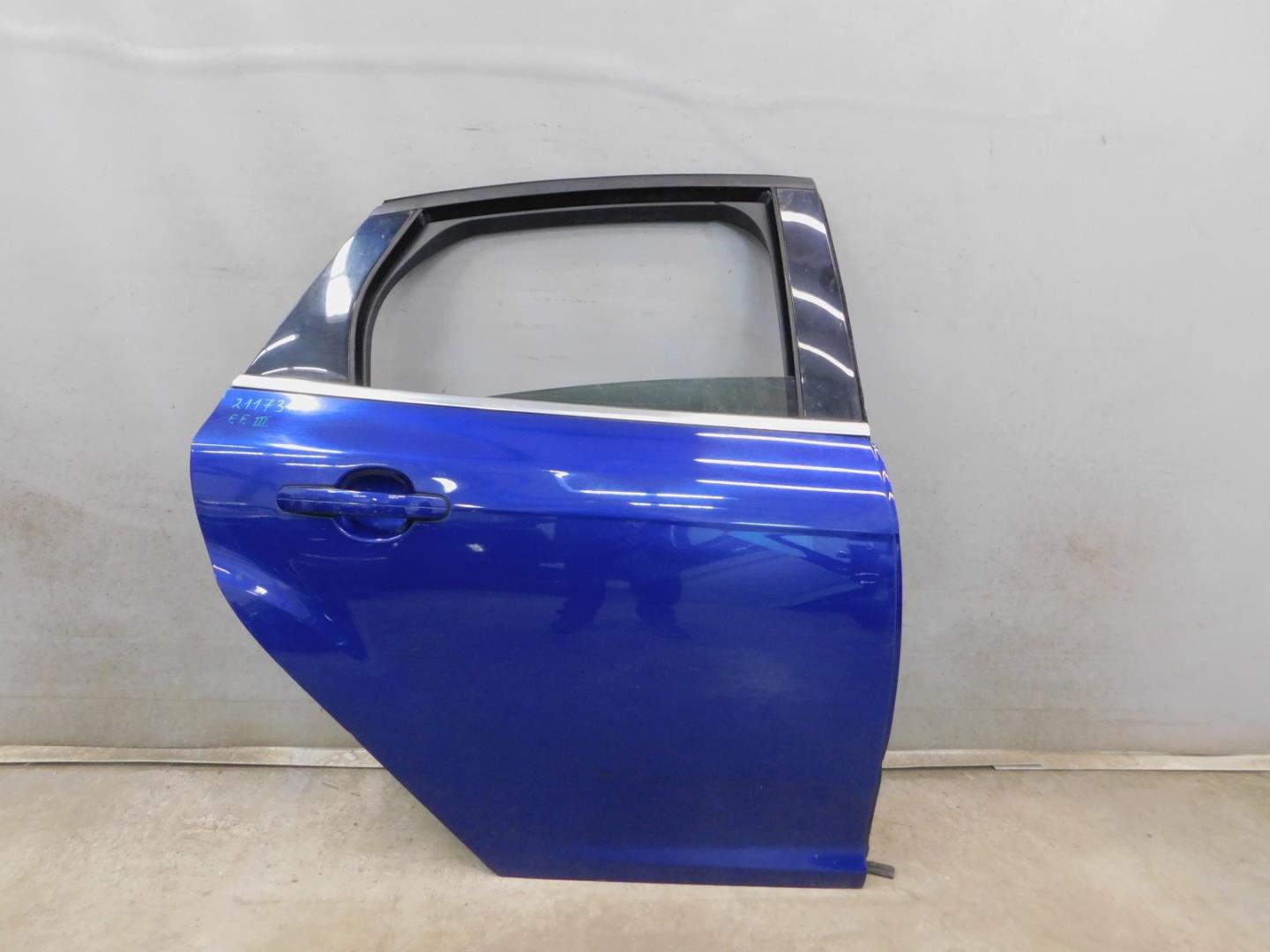 Дверь задняя правая