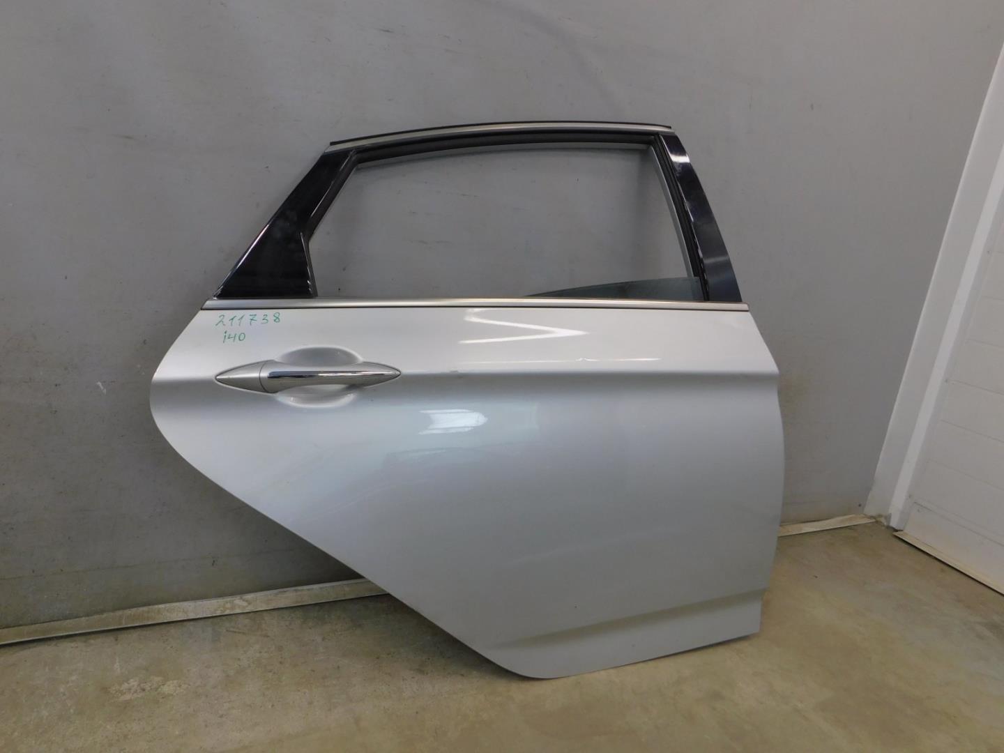 Дверь задняя правая