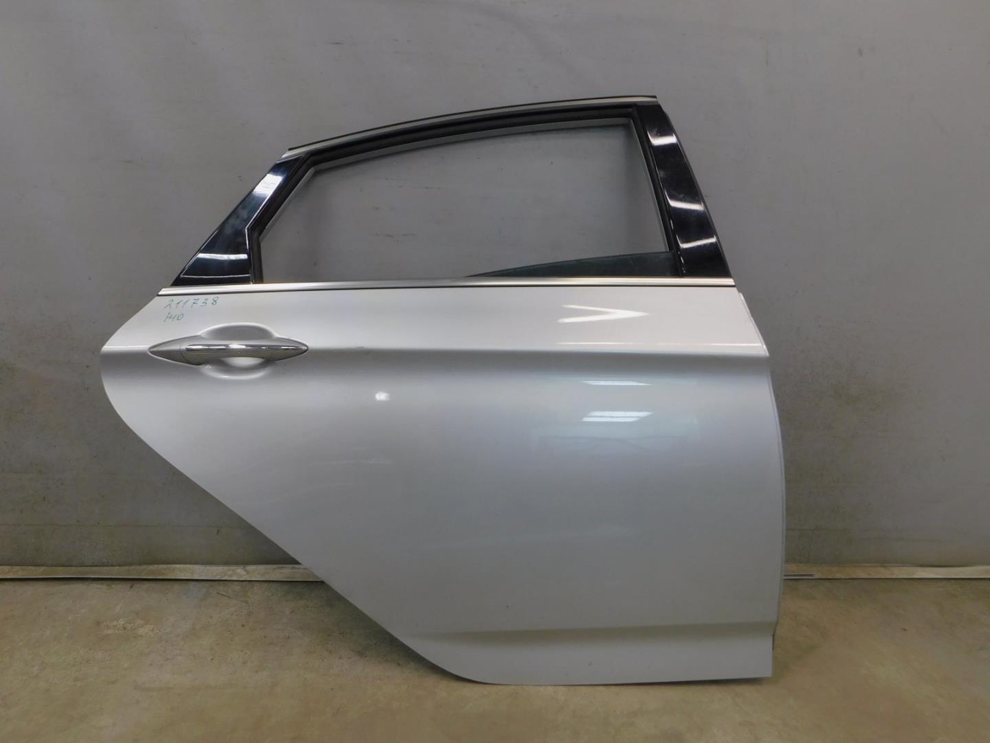 Дверь задняя правая