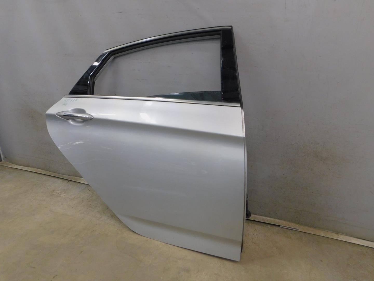 Дверь задняя правая