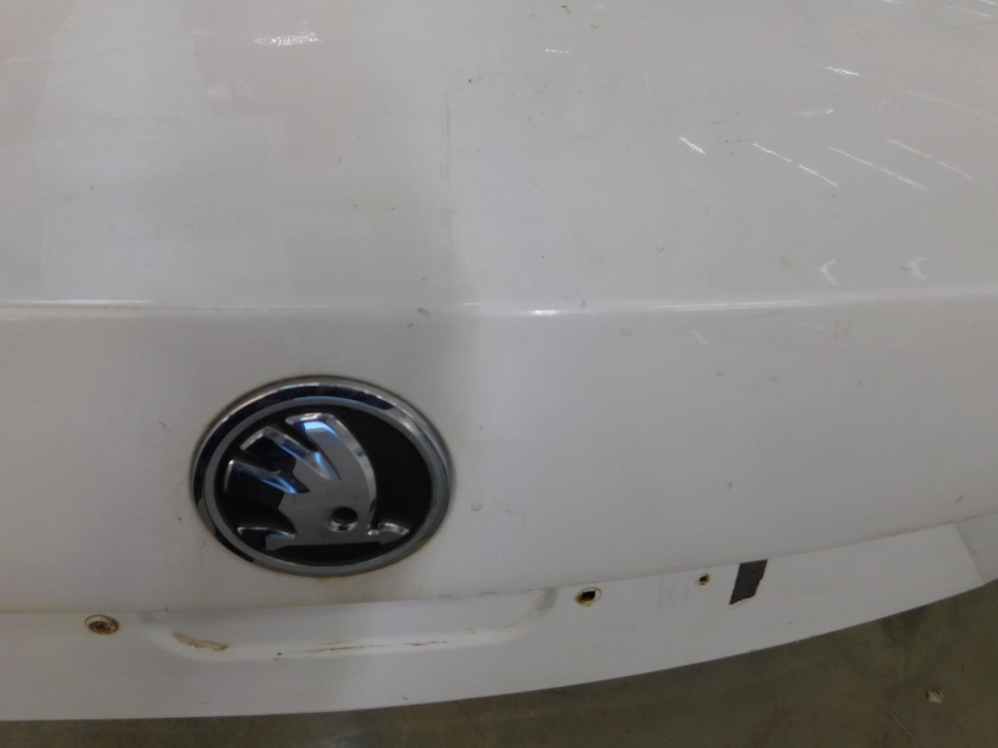 Дверь багажника