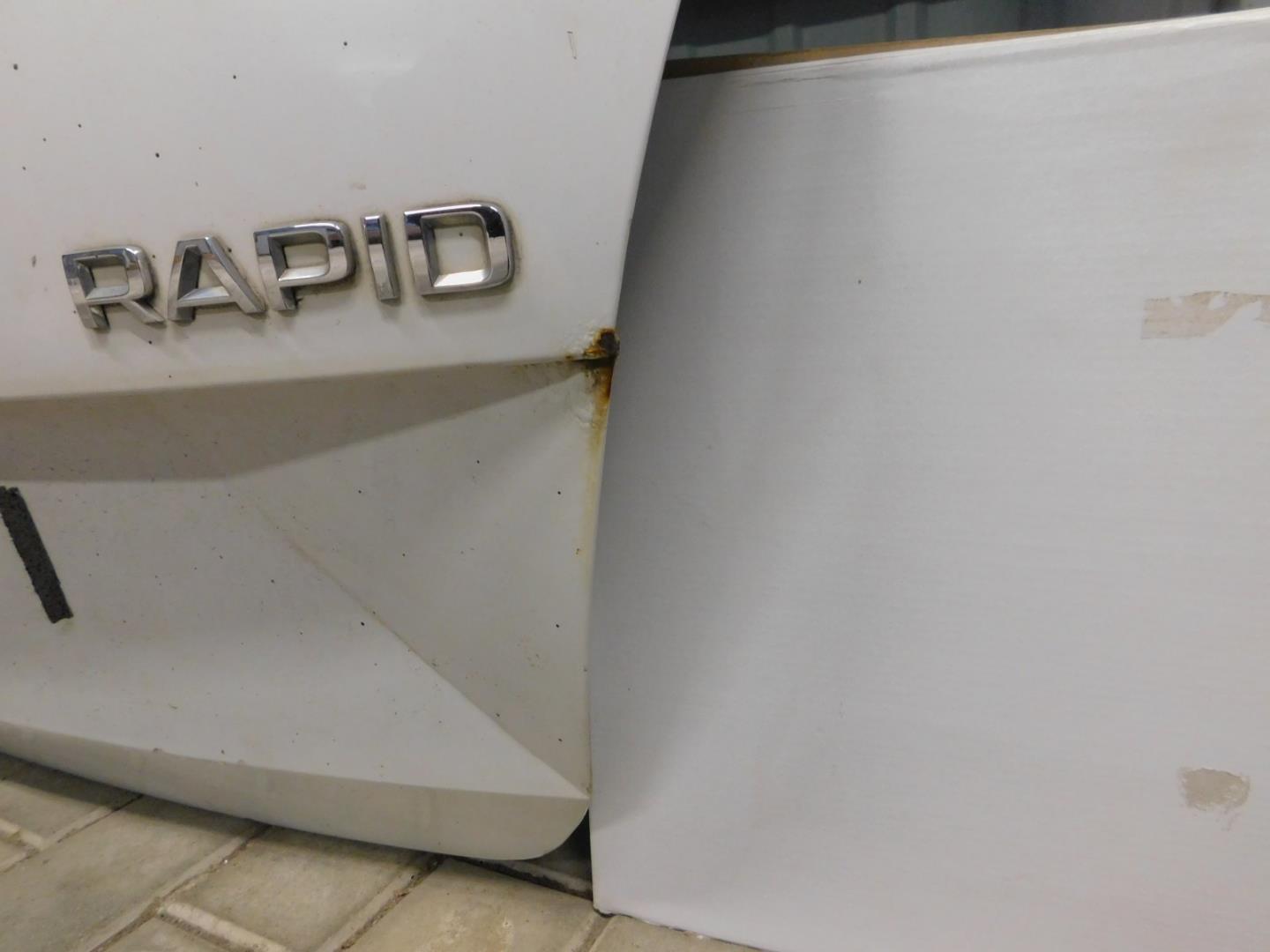 Дверь багажника