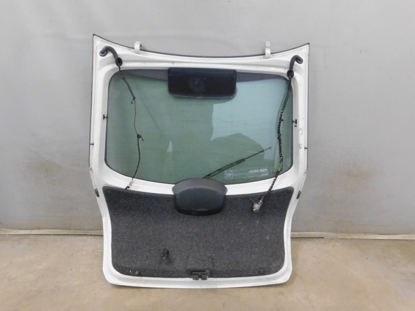 Дверь багажника