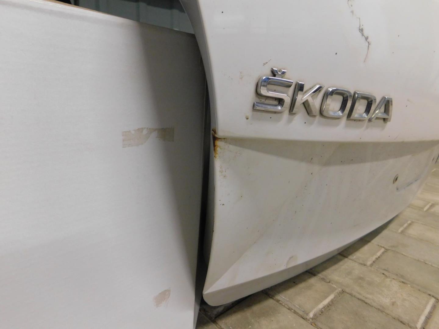 Дверь багажника