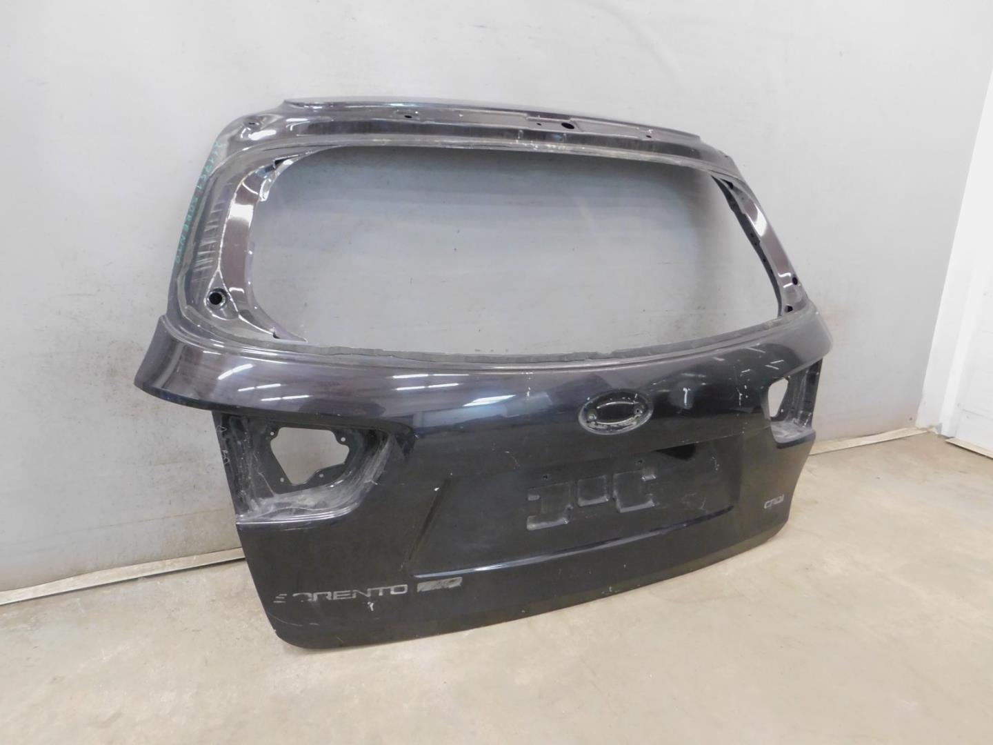 Дверь багажника