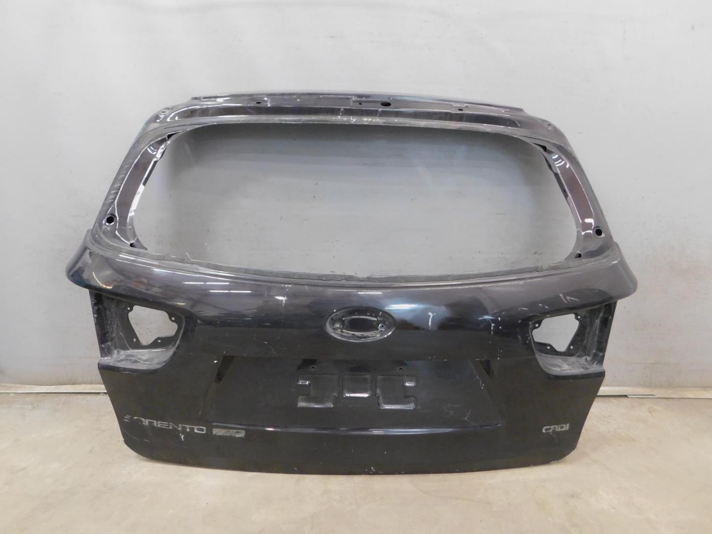 Дверь багажника