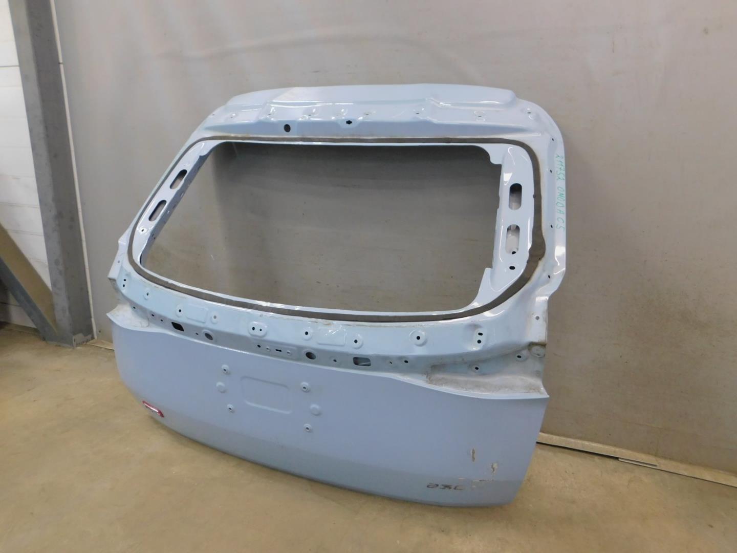 Дверь багажника