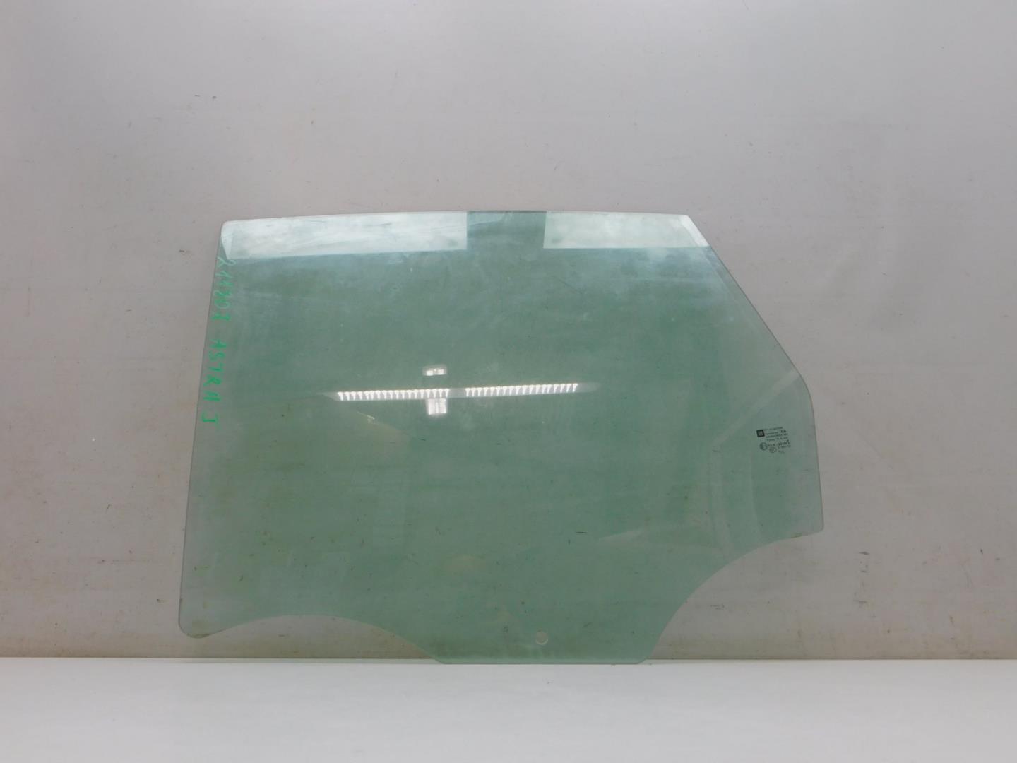 Стекло двери задней левой