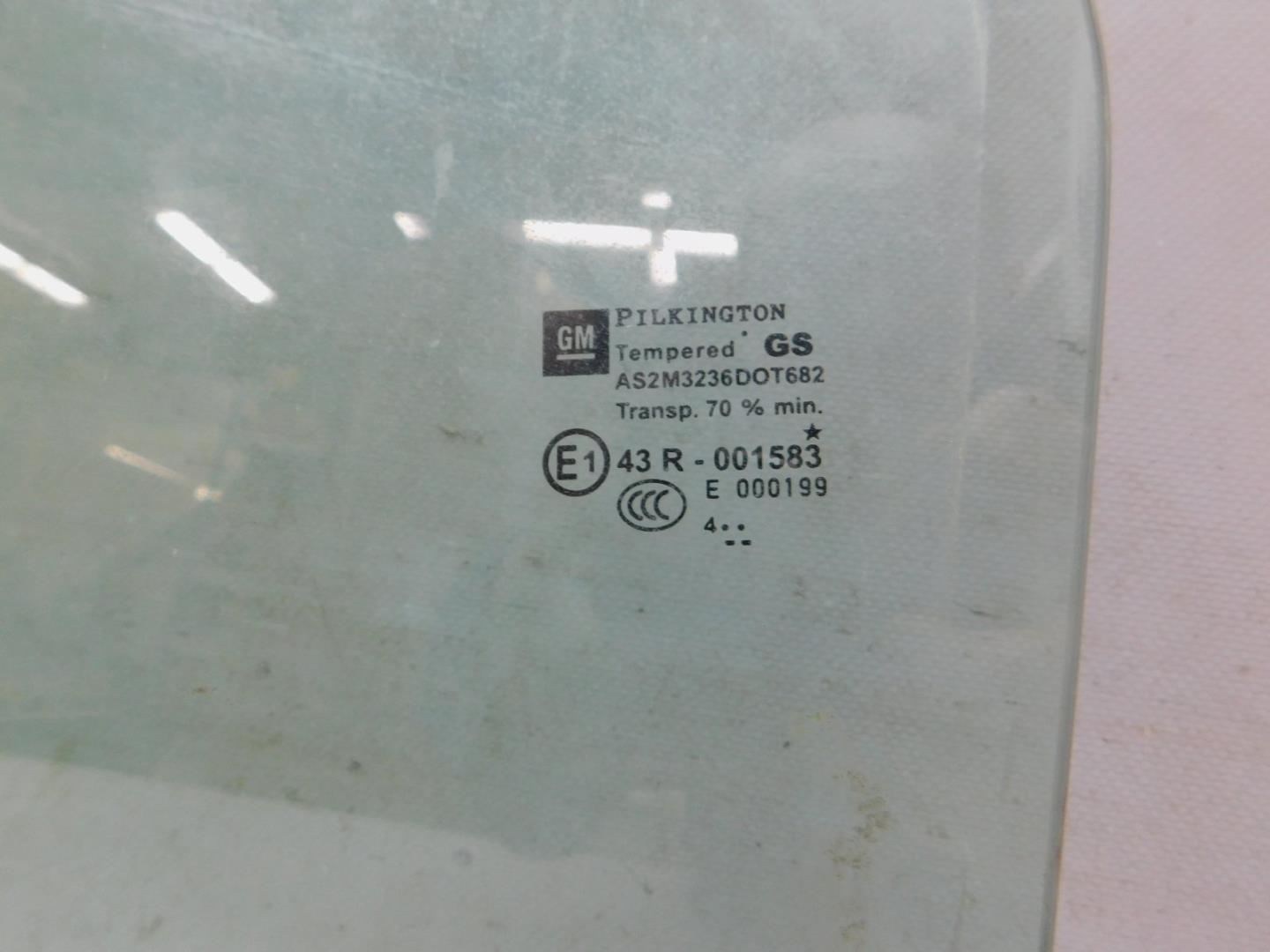 Стекло двери задней левой