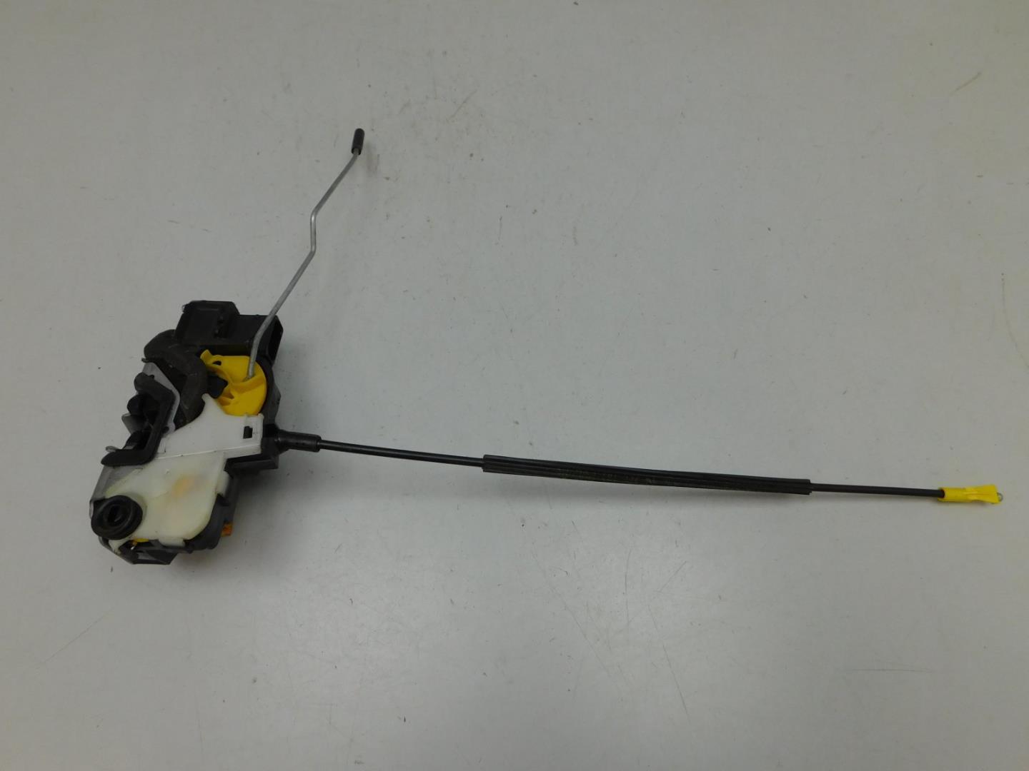 Замок двери задней левой