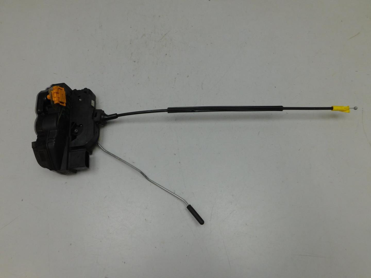 Замок двери задней левой