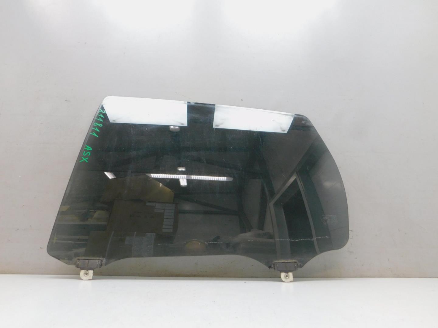 Стекло двери задней левой