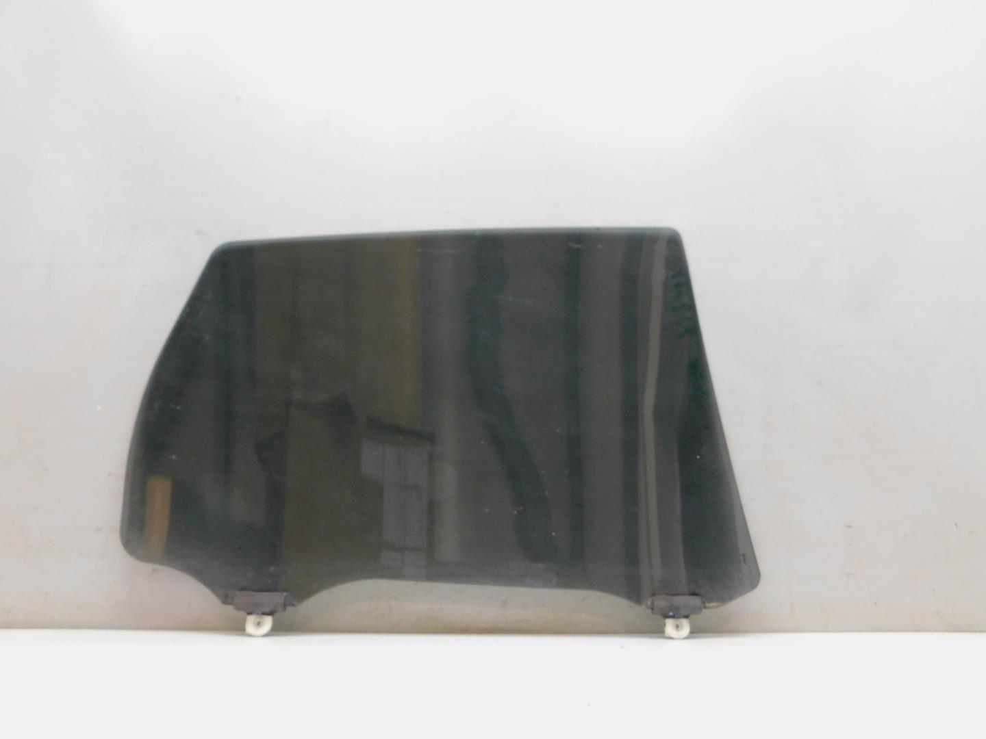 Стекло двери задней левой