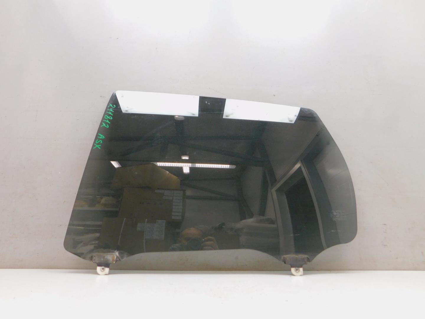 Стекло двери задней левой