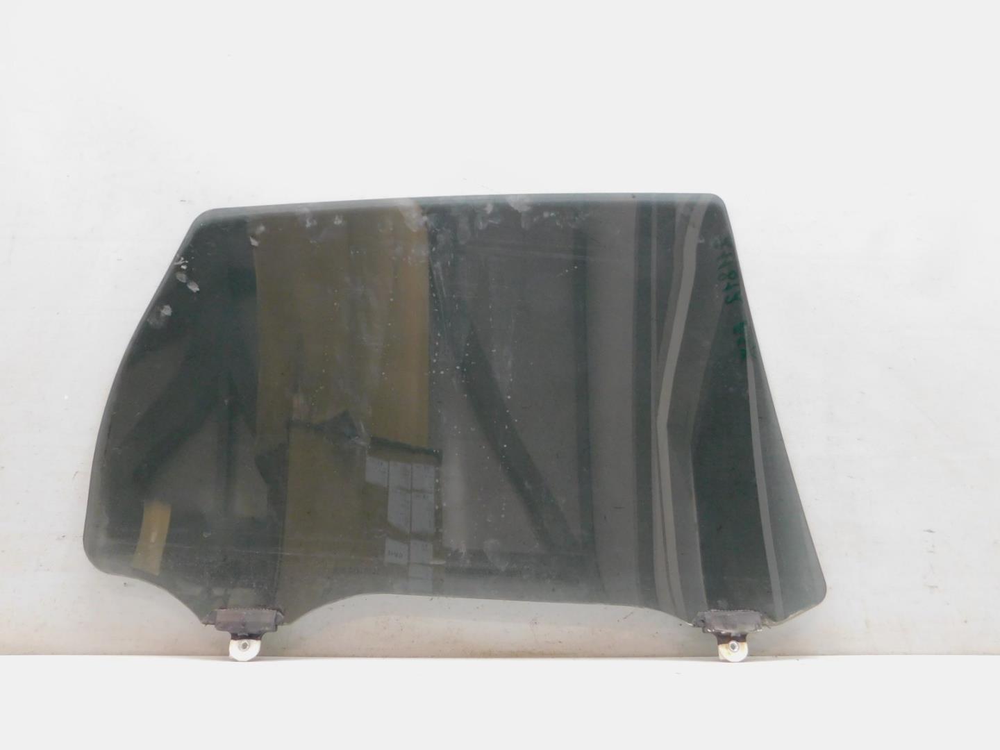 Стекло двери задней левой