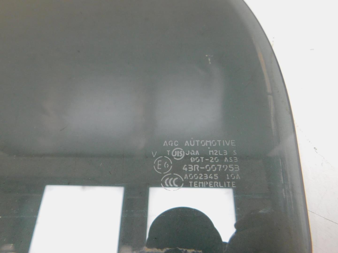 Стекло двери задней левой