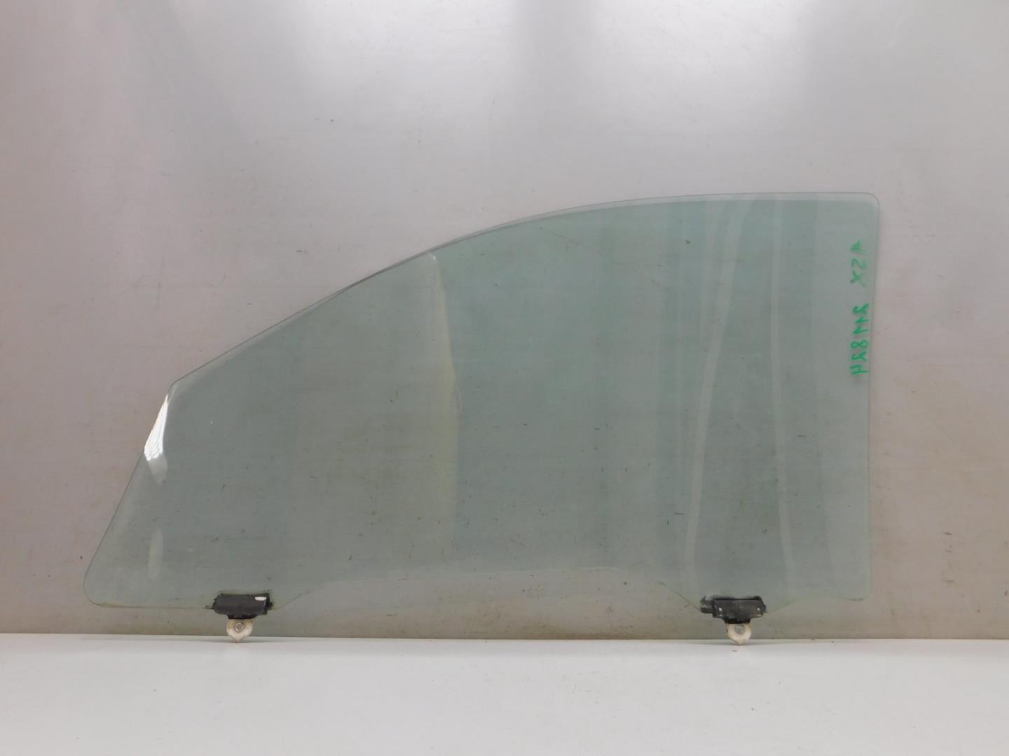 Стекло двери передней правой