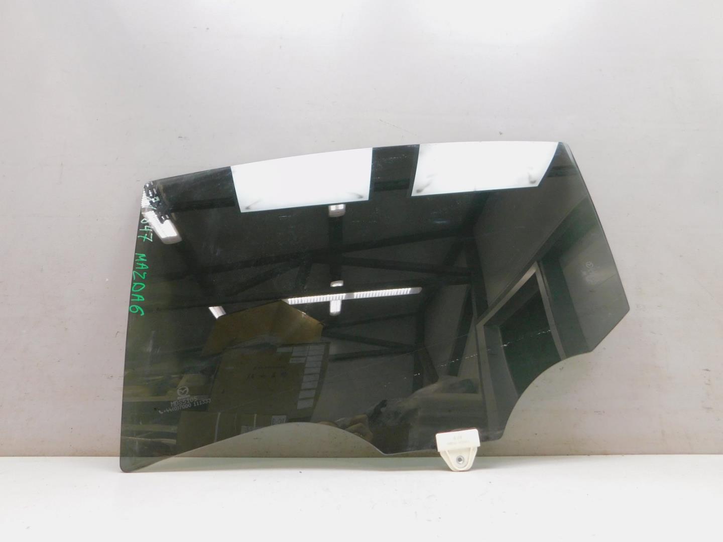 Стекло двери задней левой