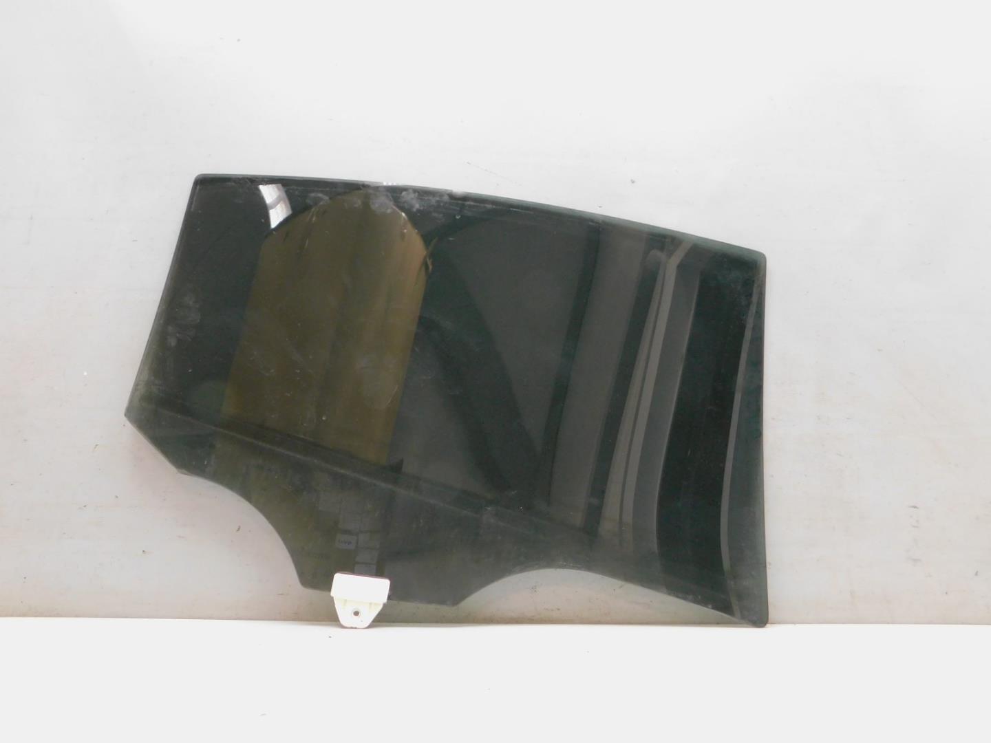 Стекло двери задней левой