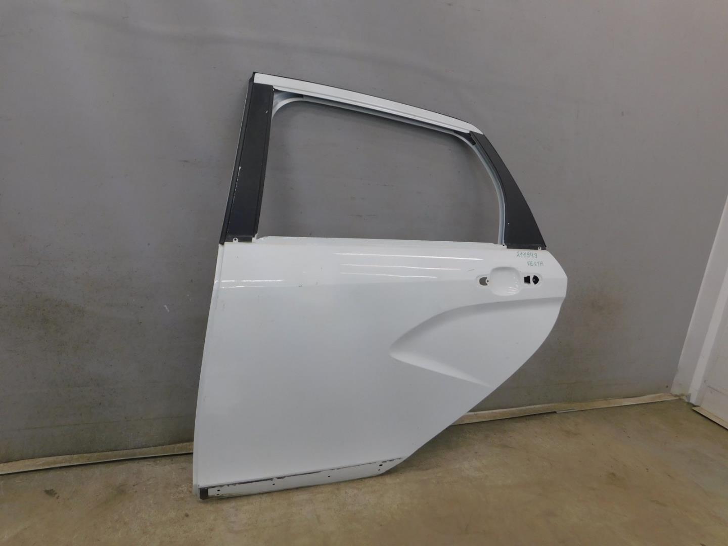 Дверь задняя левая