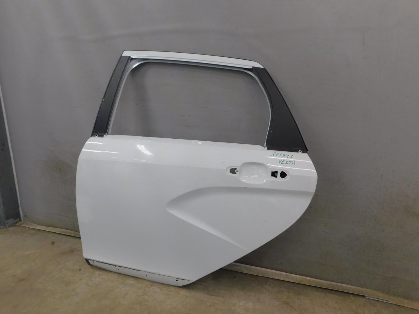 Дверь задняя левая