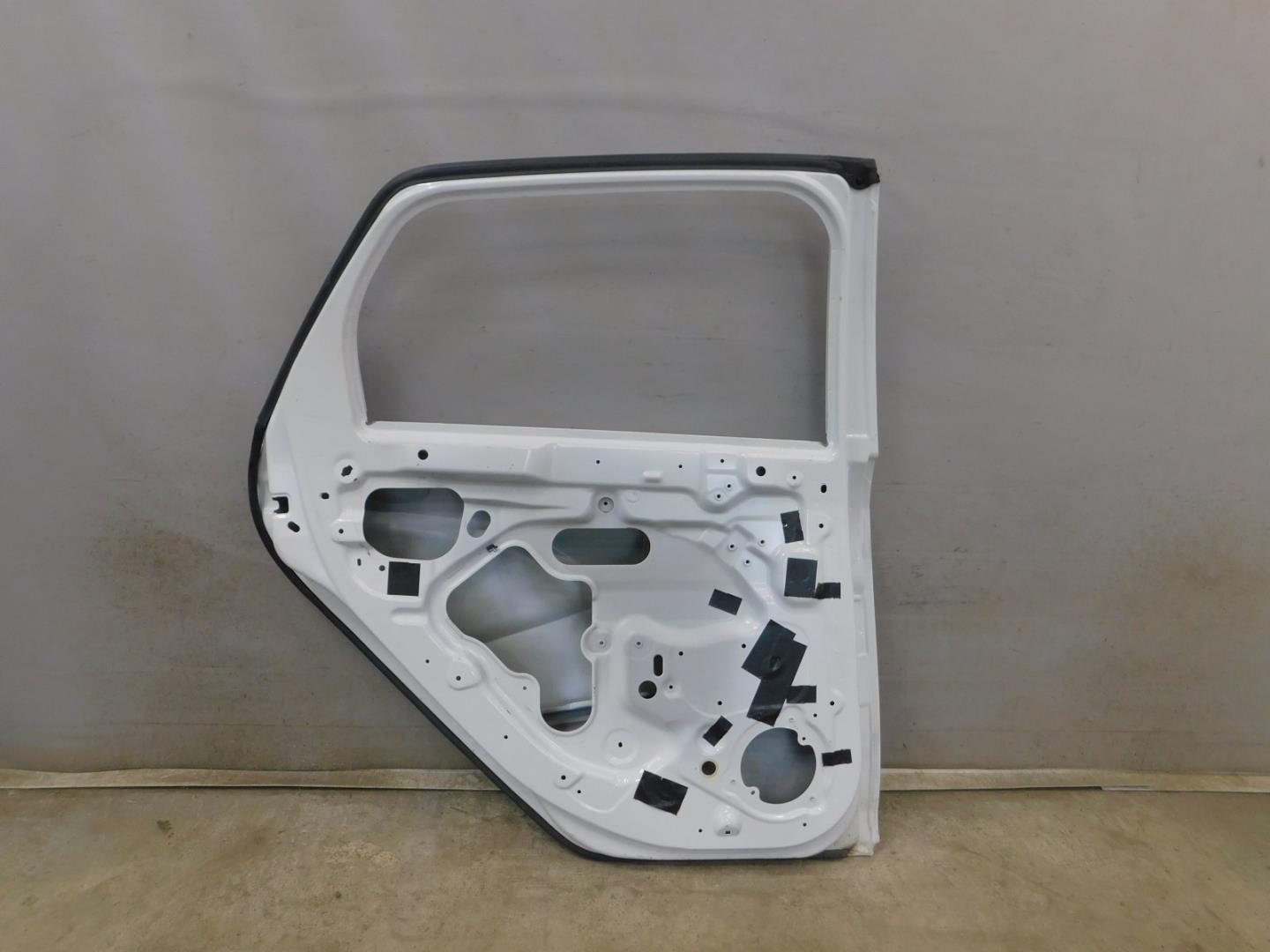 Дверь задняя левая