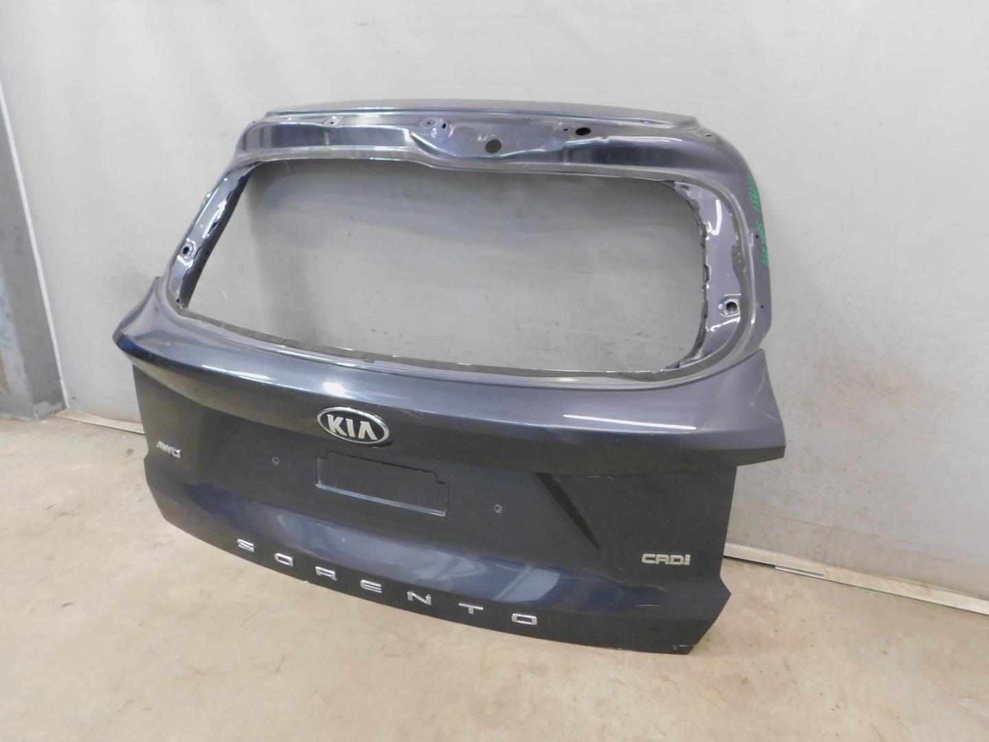 Дверь багажника