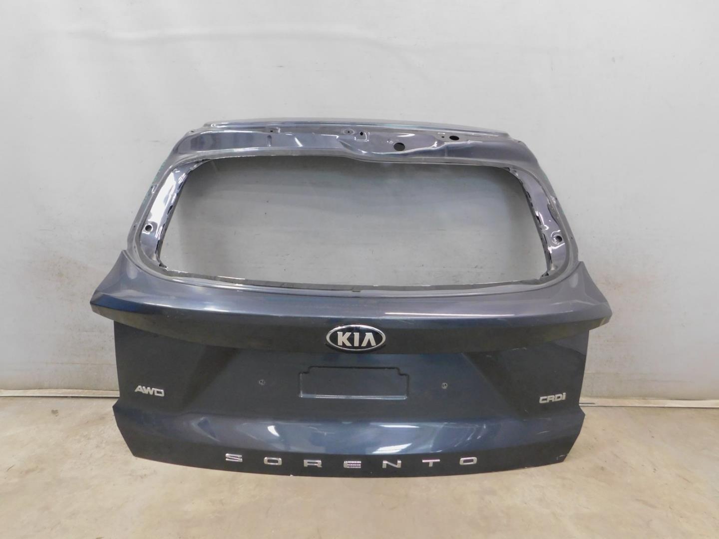 Дверь багажника