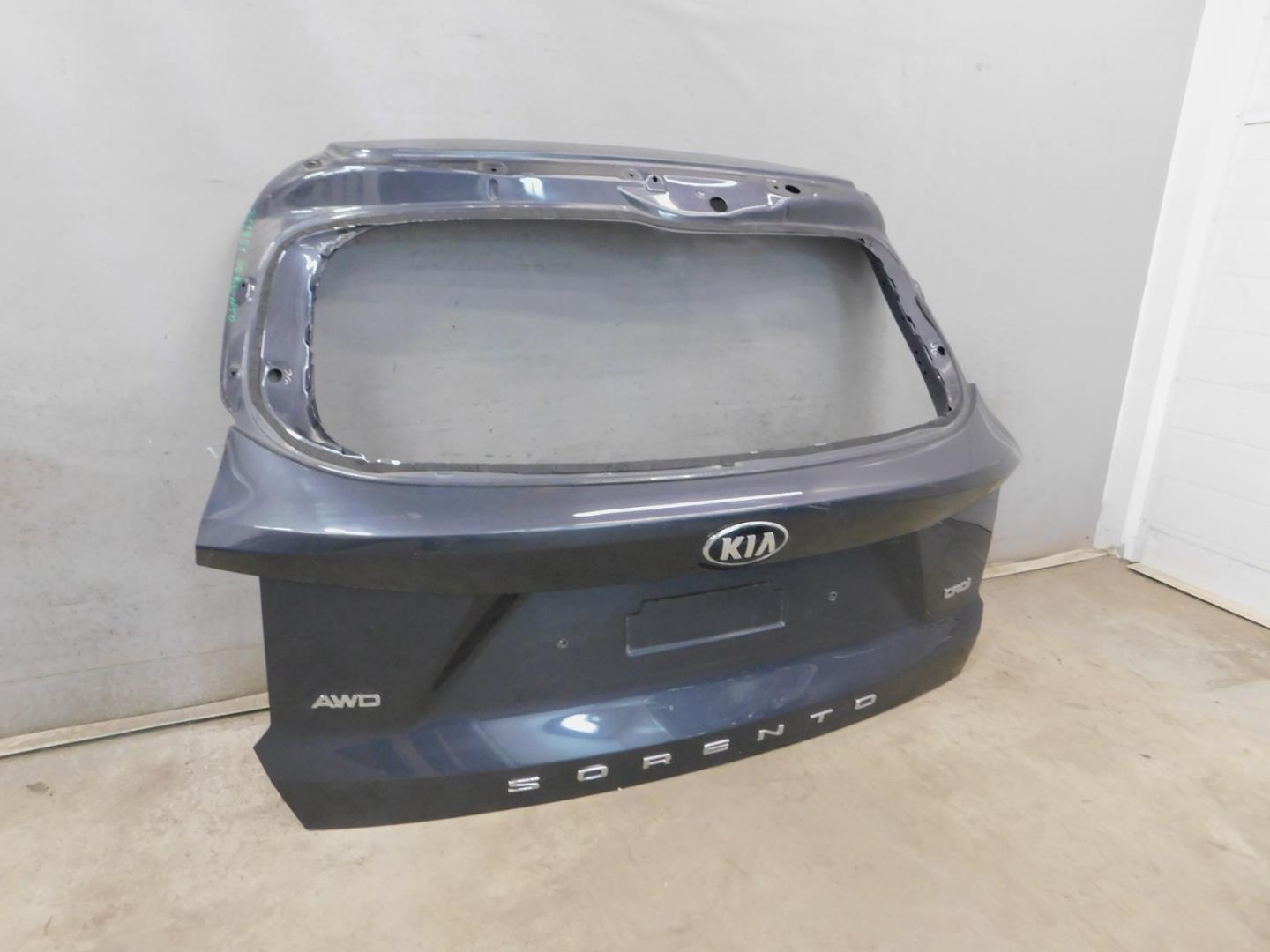 Дверь багажника