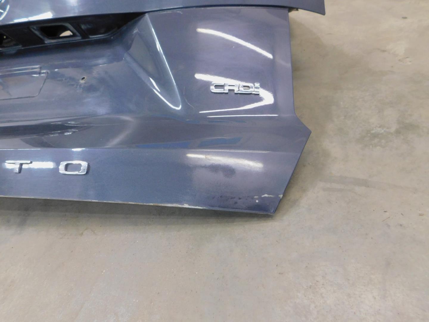 Дверь багажника