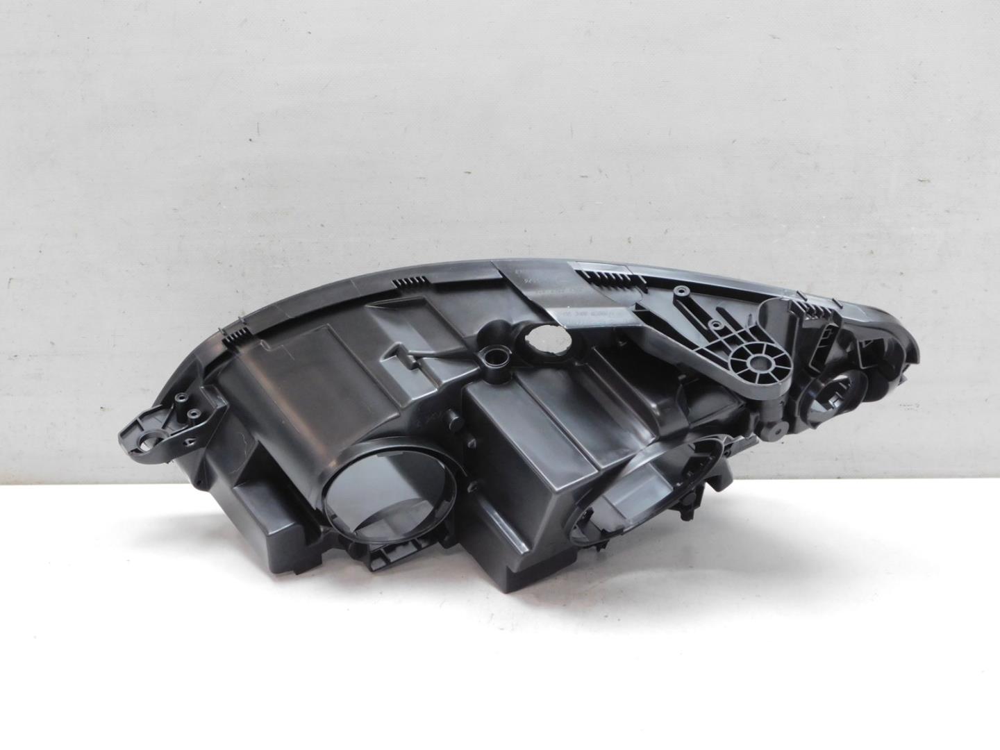 Корпус фары правой