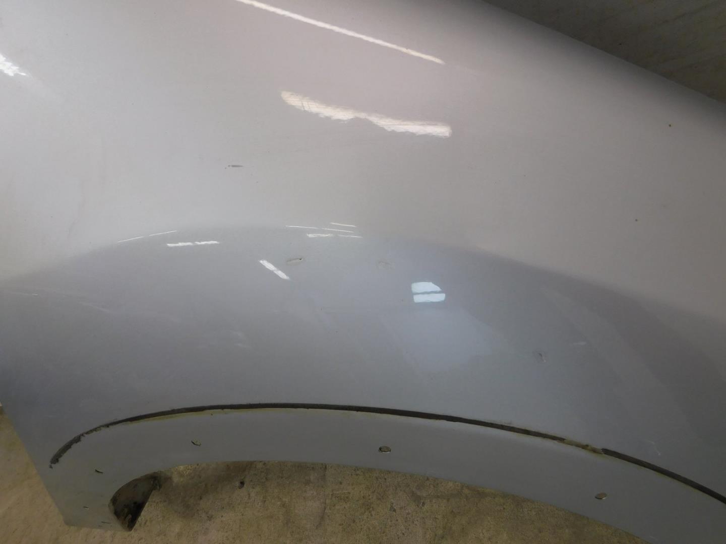 Крыло переднее правое