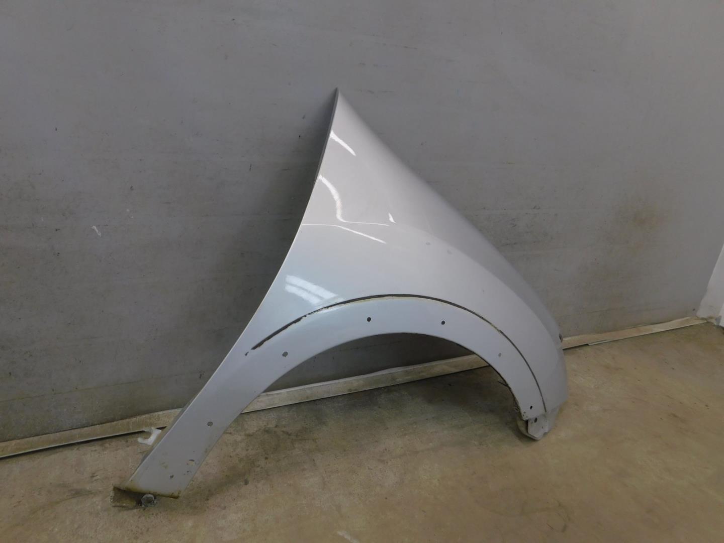 Крыло переднее правое