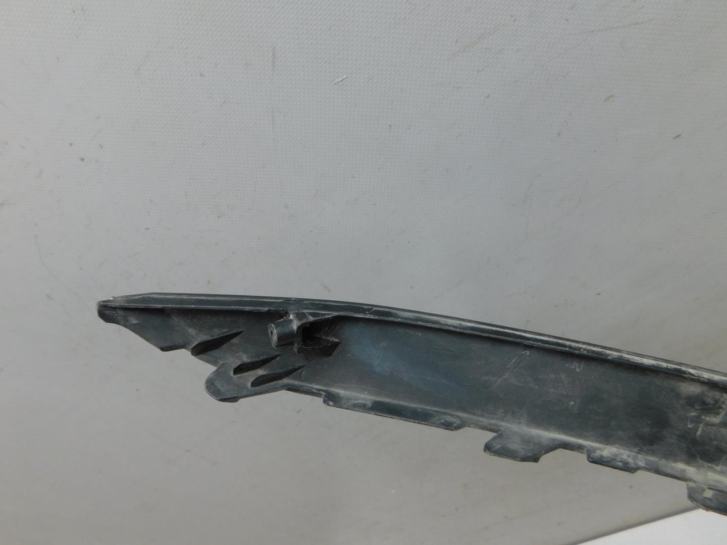 Решетка в бампер центральная